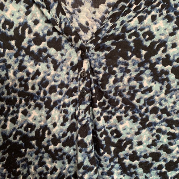 🍉George 1X, blouse, EUC, Abstract animal print, plus size, v-neck - Picture 3 of 8